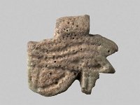 Aeg F 177  Aeg F 177, 26. Dynastie, Udjatauge, 26. Dynastie, Udjatauge, L 2,5 cm, B 2,2 cm, H 0,5 cm : Bestandskatalog Ägypten, Museumsfoto: Claus Cordes